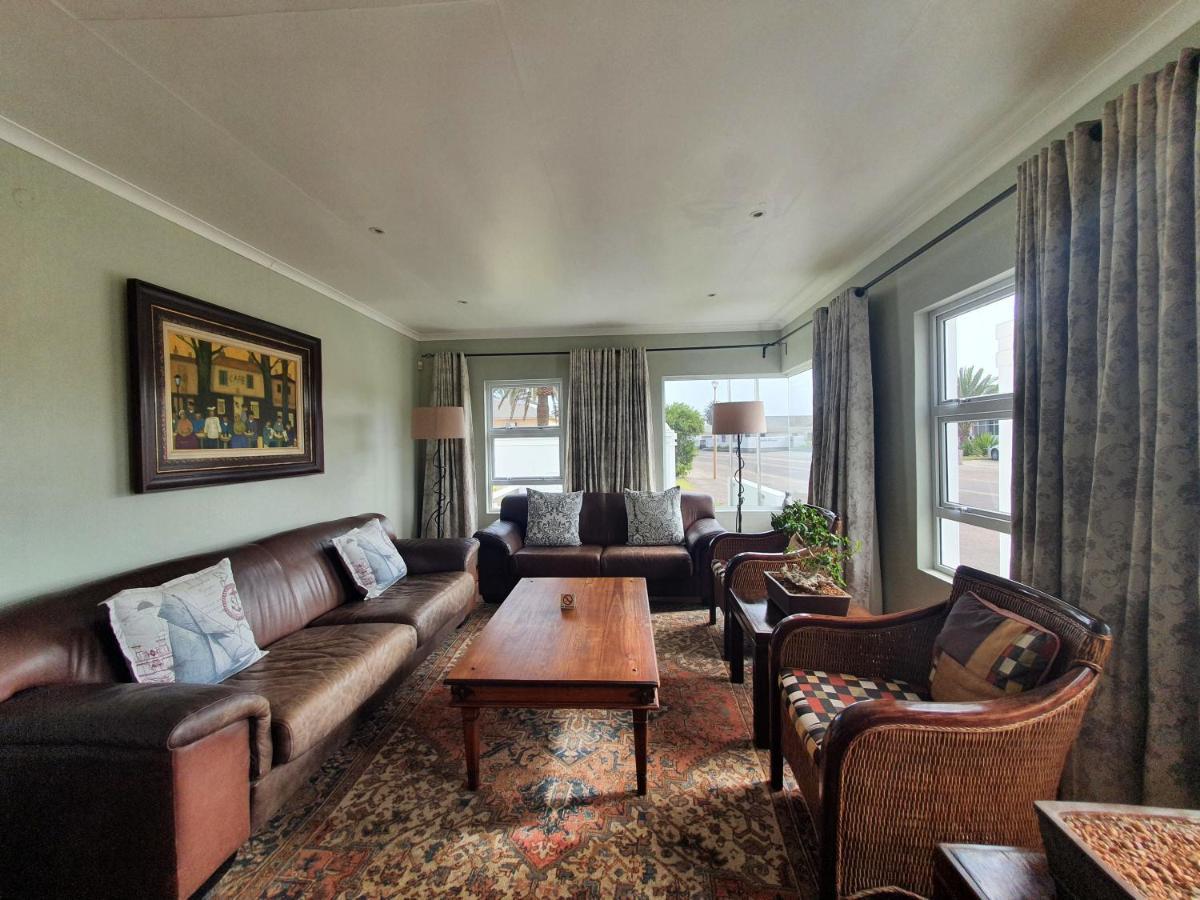 Langholm Hotel Волфіш-Бей Екстер'єр фото
