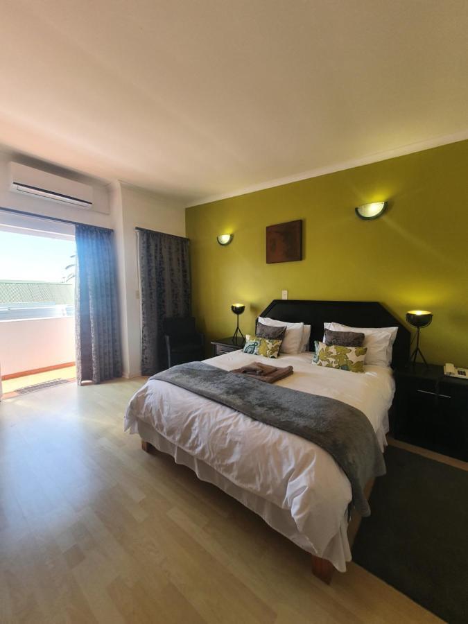 Langholm Hotel Волфіш-Бей Екстер'єр фото